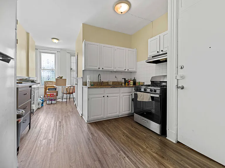 682 Seneca Ave #3L — Photo 1