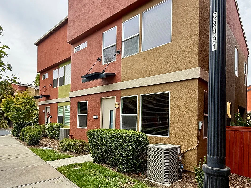 2 bed, 2.5 bath, 1401 sqft, $2,599 — Photo 3