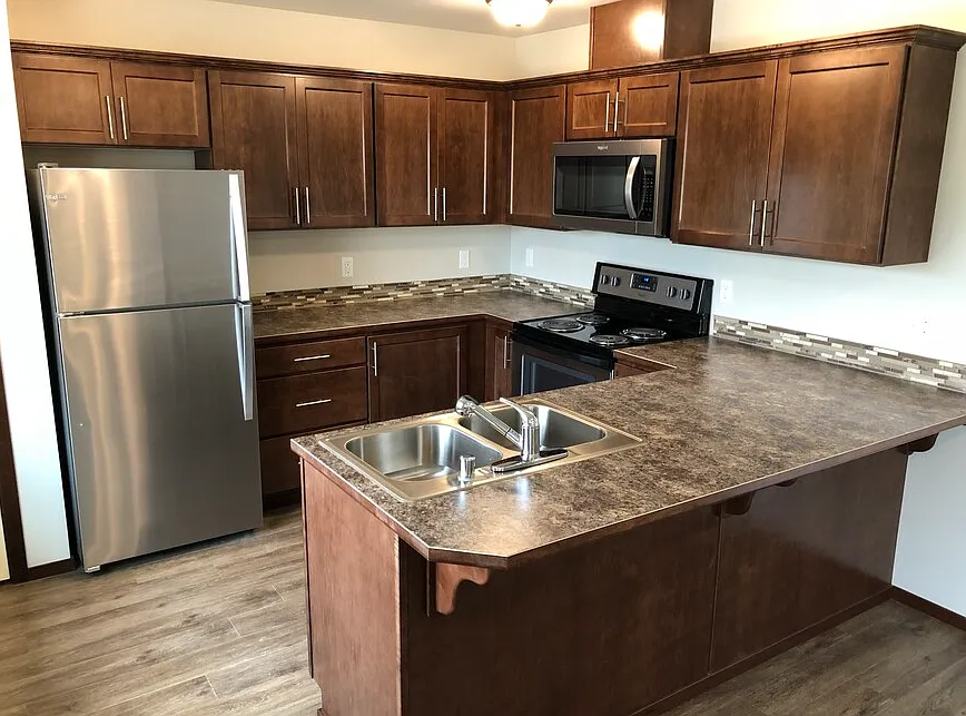 CASCADE VILLAGE APARTMENTS — Photo 4