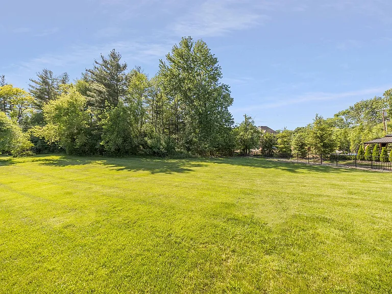 6096 Darramoor Rd — Photo 45