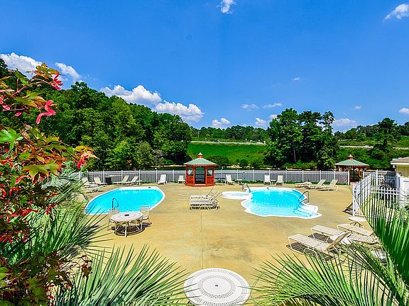 2 nice pools to enjoy