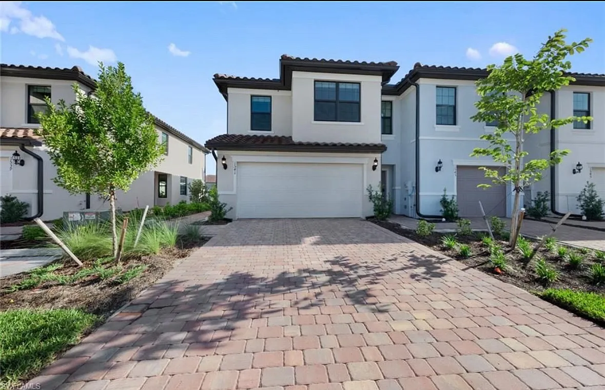 1541 Fells Cove Ln — Photo 1