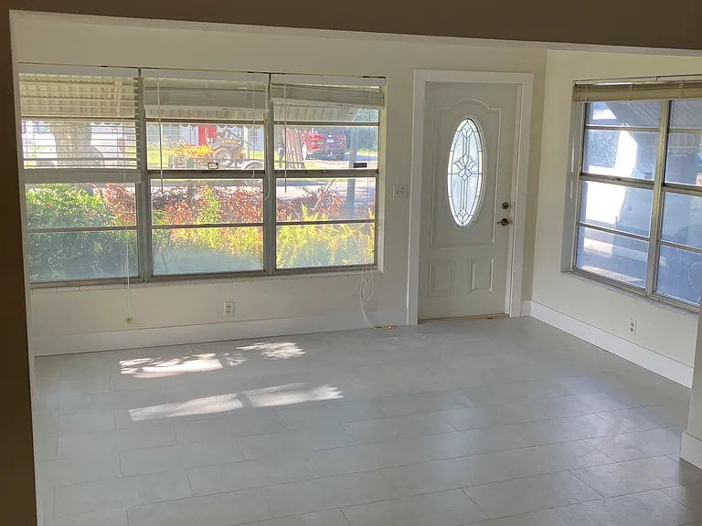 1449 Collins Rd — Photo 6