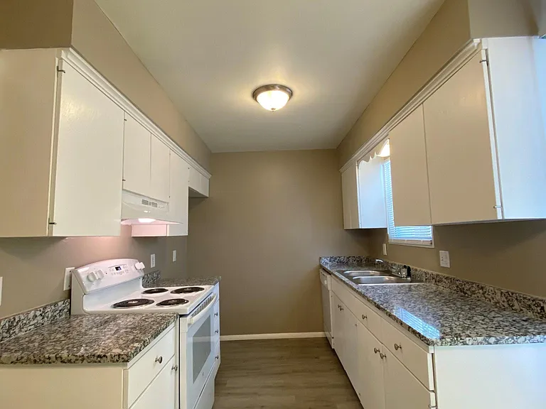 6912 S 67th East Ave — Photo 6