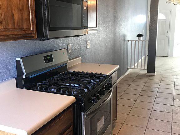 4th image of 640 Villa Victoria Dr