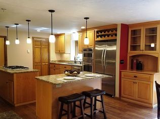 3 Carey Rd, Sturbridge, MA 01566