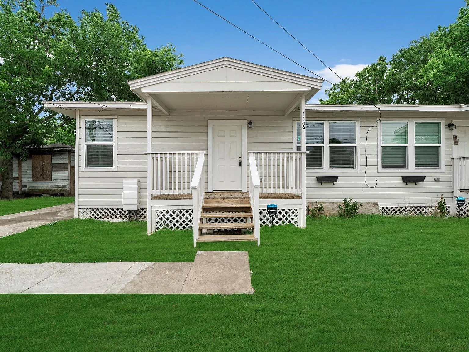 2 bed, 1.0 bath, 730 sqft, $950 — Photo 1
