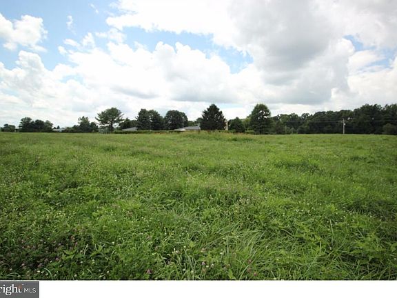 3rd image of 832 Doe Run Rd