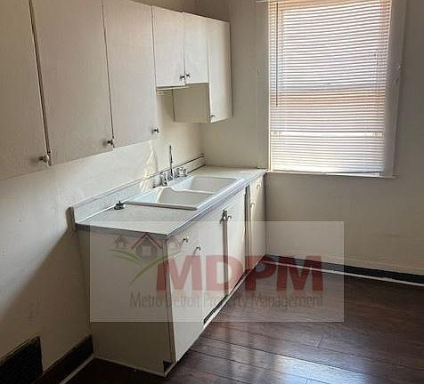2nd image of 4489 Seminole St