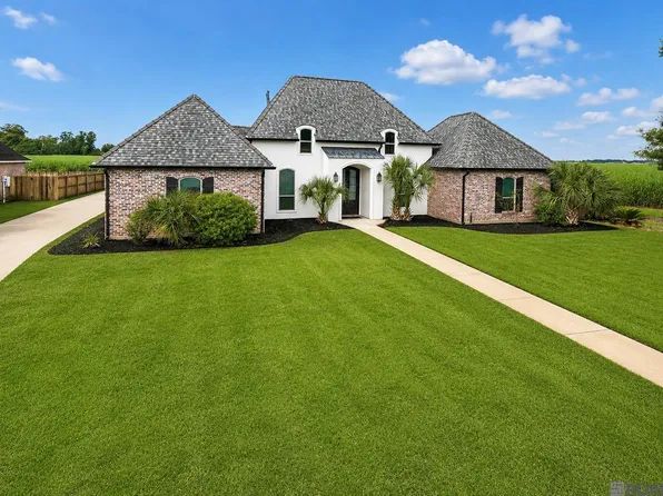 143 Rosebud Dr, Port Allen, LA 70767