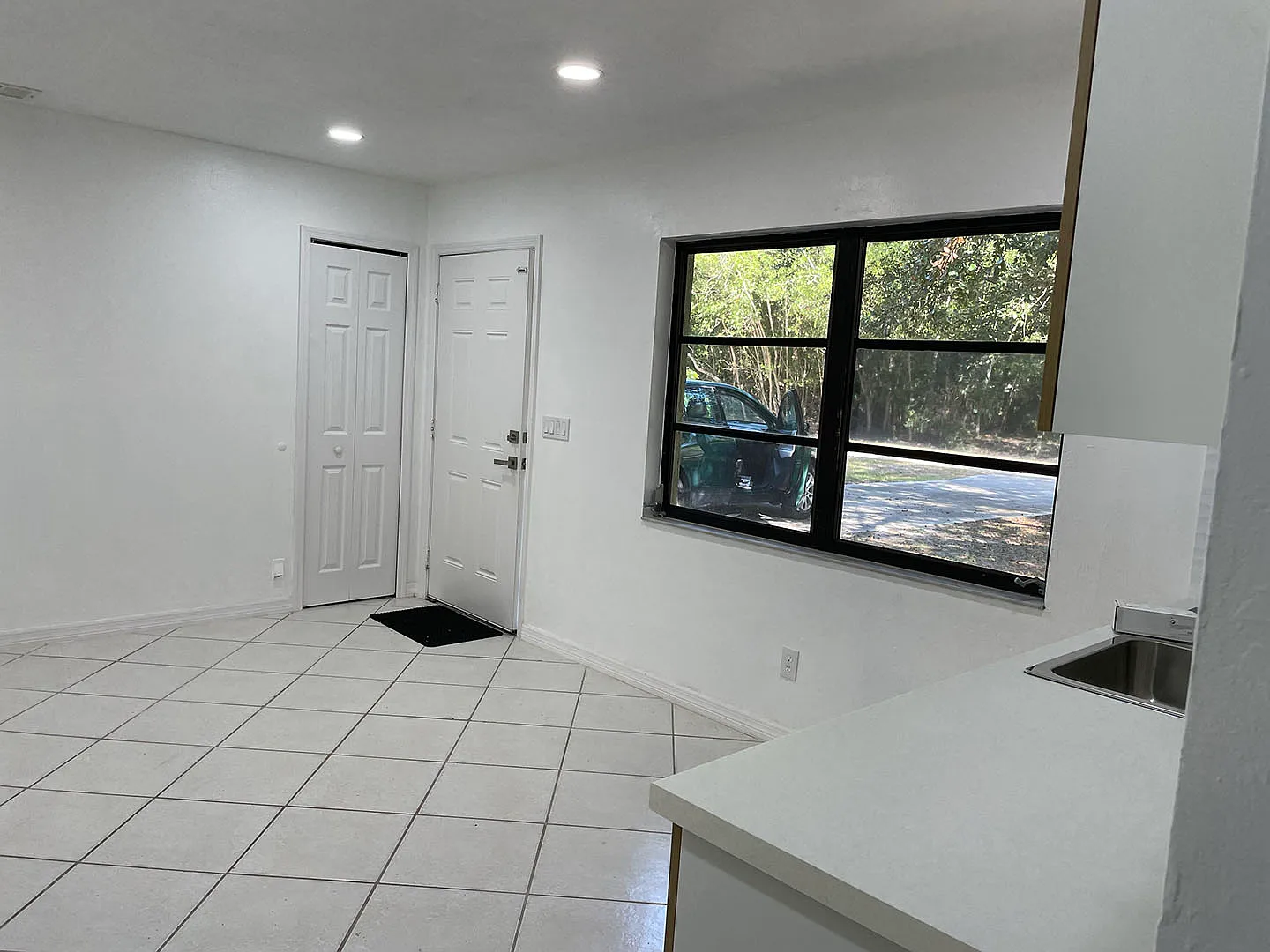 215 Leroy Ave — Photo 3