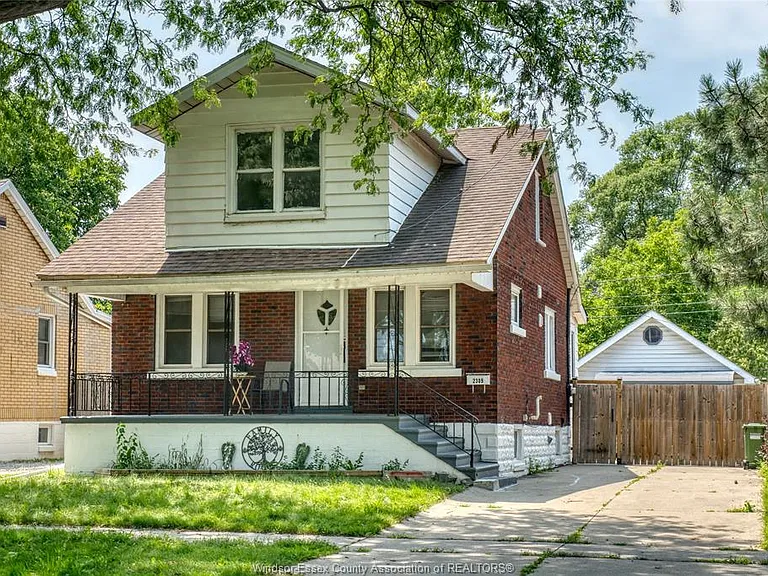 2309 Alexis Rd — Photo 3