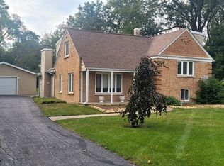 208 N Wheeling Rd, Prospect Heights, IL 60070