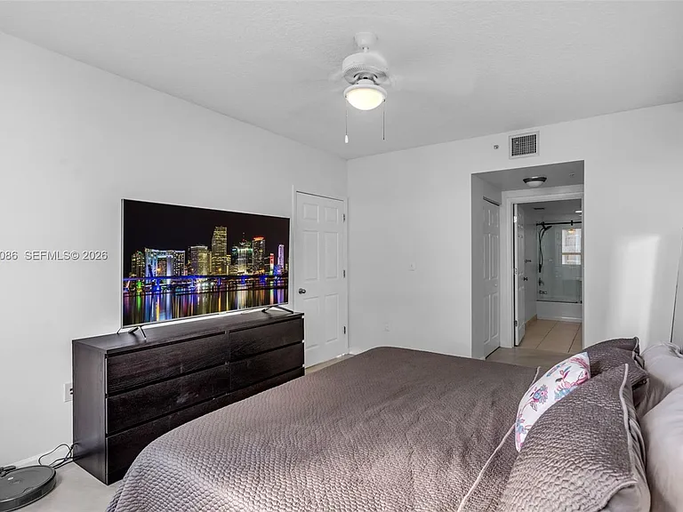 2000 N Bayshore Dr #909 — Photo 21