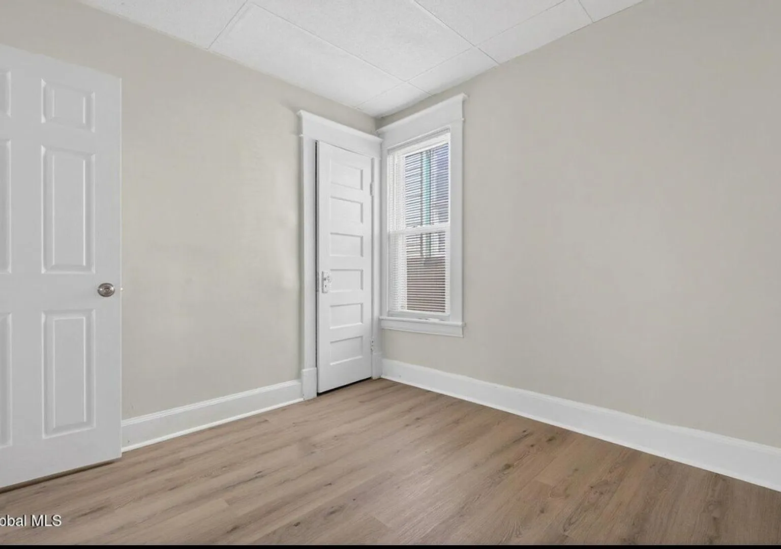 Charming 3BR Duplex in Schenectady — Photo 3