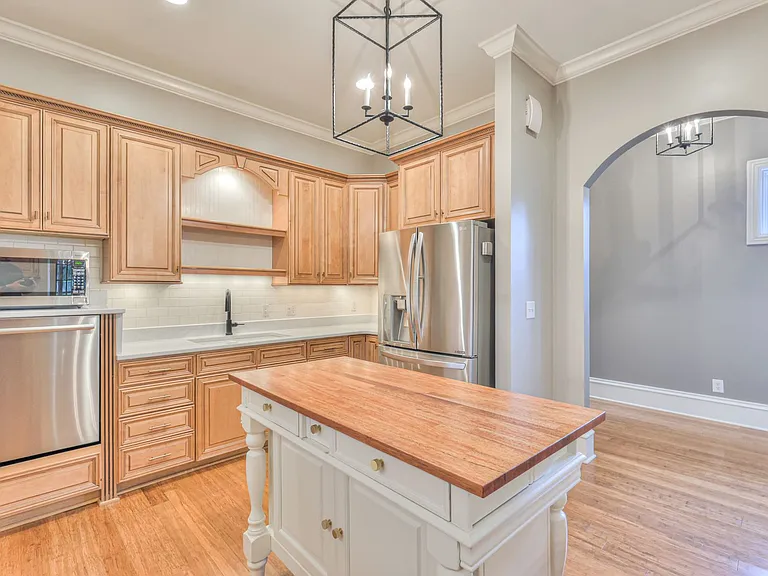 4100A Oriole Pl — Photo 9