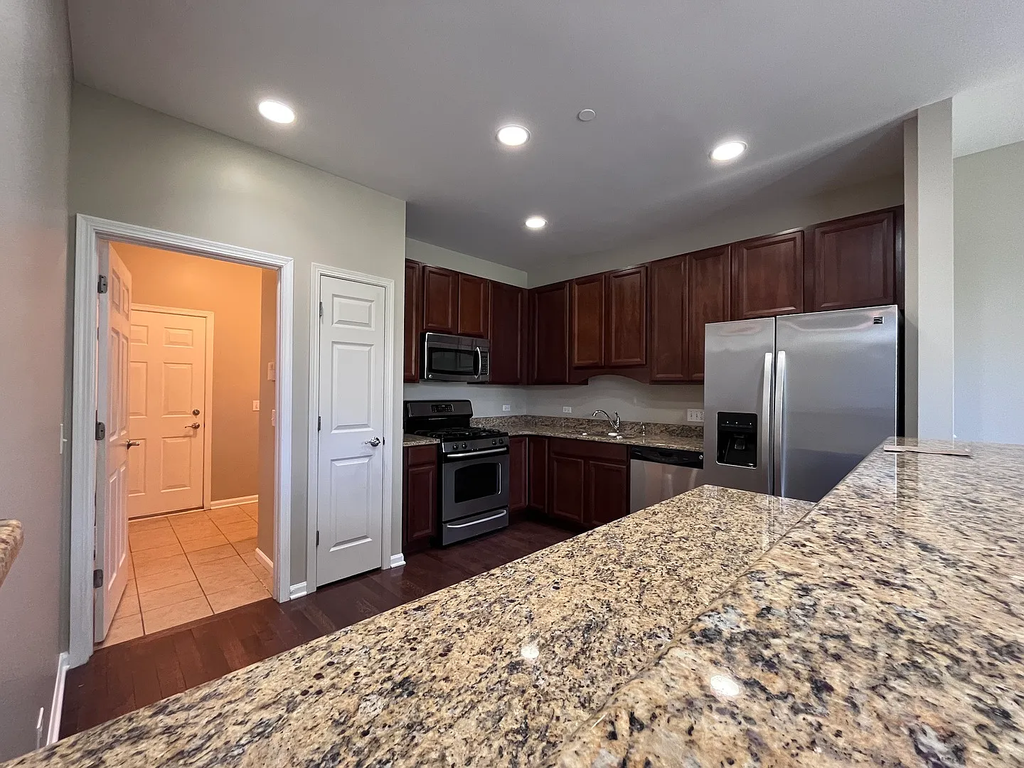 3 bed, 2.5 bath, 2955 sqft, $3,250 — Photo 4