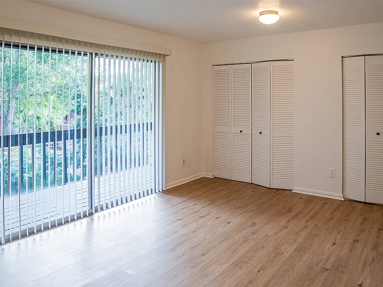 2323 Huntington Green Ct — Photo 7