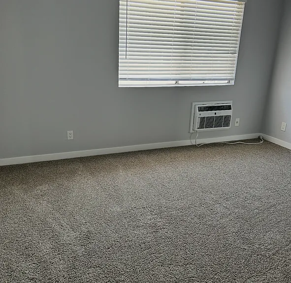 811 Peach Ct #J — Photo 5