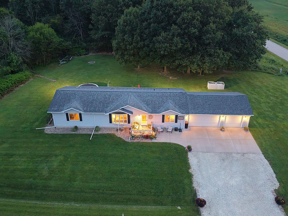 1st image of 221 Ridgewood Ct