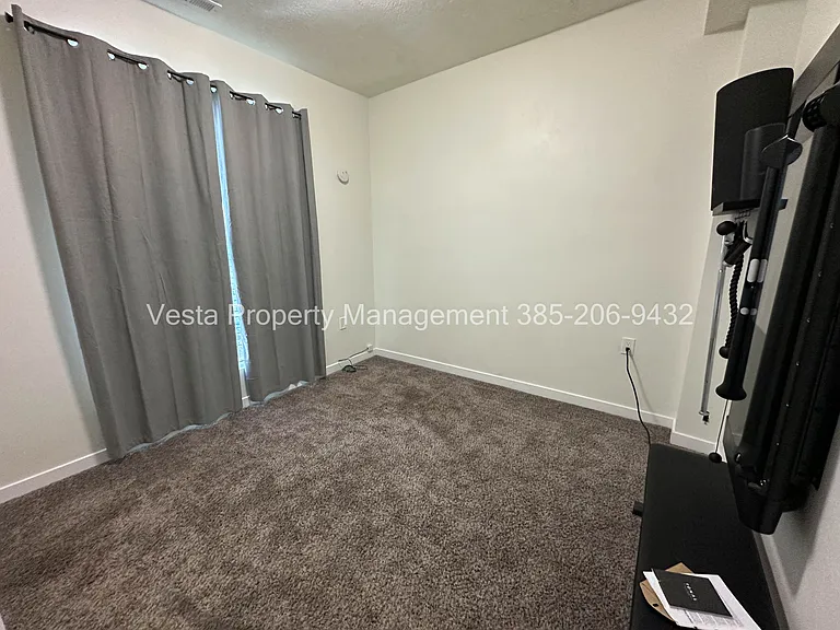 2538 Orchard Ave — Photo 18