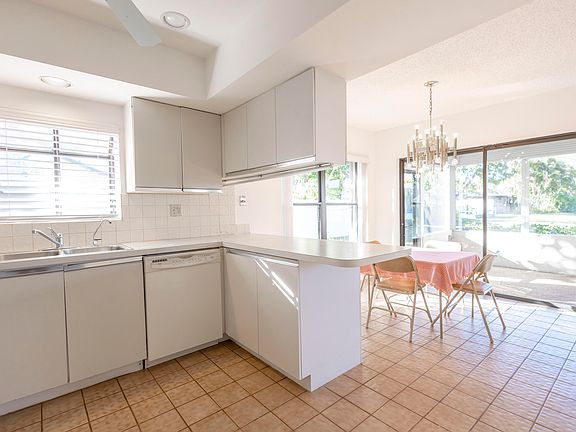 2nd image of 2835 SW 6th Street
