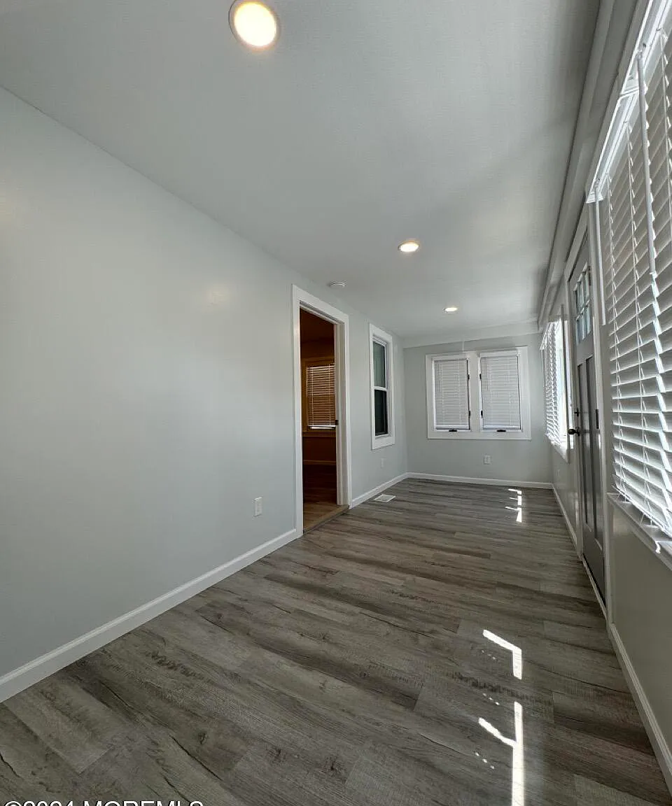 2 bed, 1006 sqft, $3,420 — Photo 4
