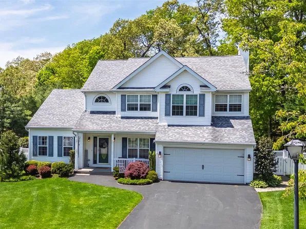 21 Coventry Lane, Smithtown, NY 11787