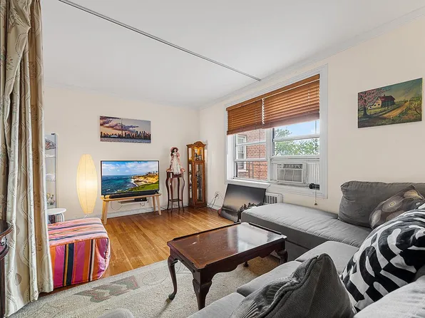 28-01 Union St APT 5F, Flushing, NY 11354