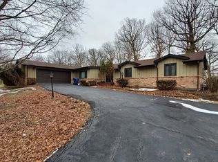 1840 E Rainbow Ln, Crete, IL 60417