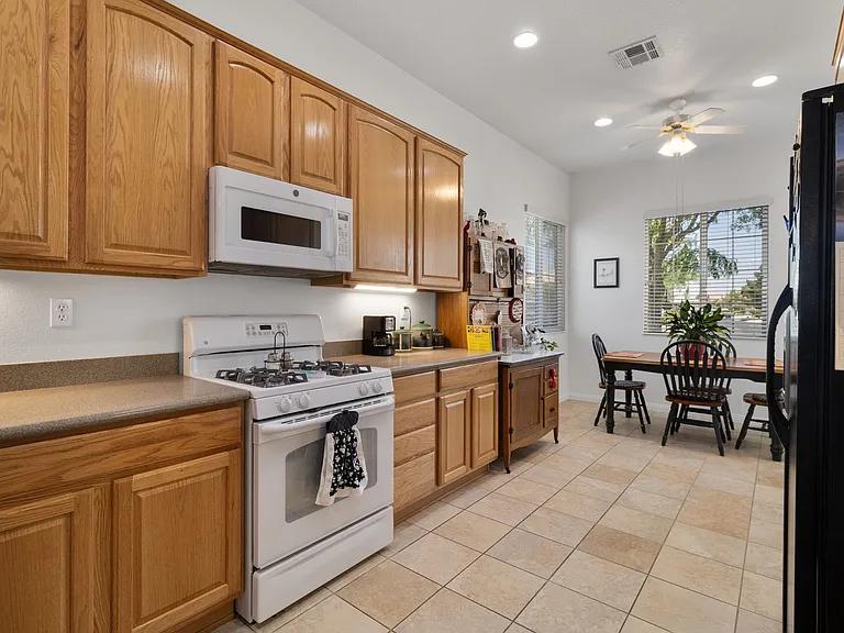 10416 Wilmington Ln — Photo 4
