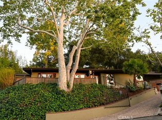 15511 Woodcrest Dr, Sherman Oaks, CA 91403