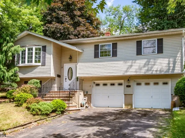 17 Zambrano Dr, Woodland Park, NJ 07424