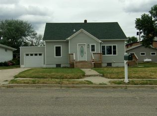 410 1st Ave NW, Kenmare, ND 58746