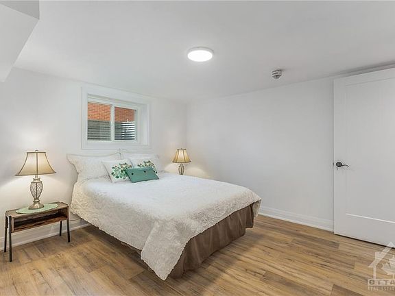 5th image of 2093 Saunderson Dr