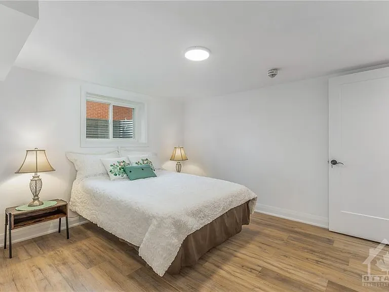 2093 Saunderson Dr — Photo 5