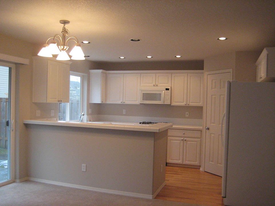 2nd image of 520 NE 61st Ave