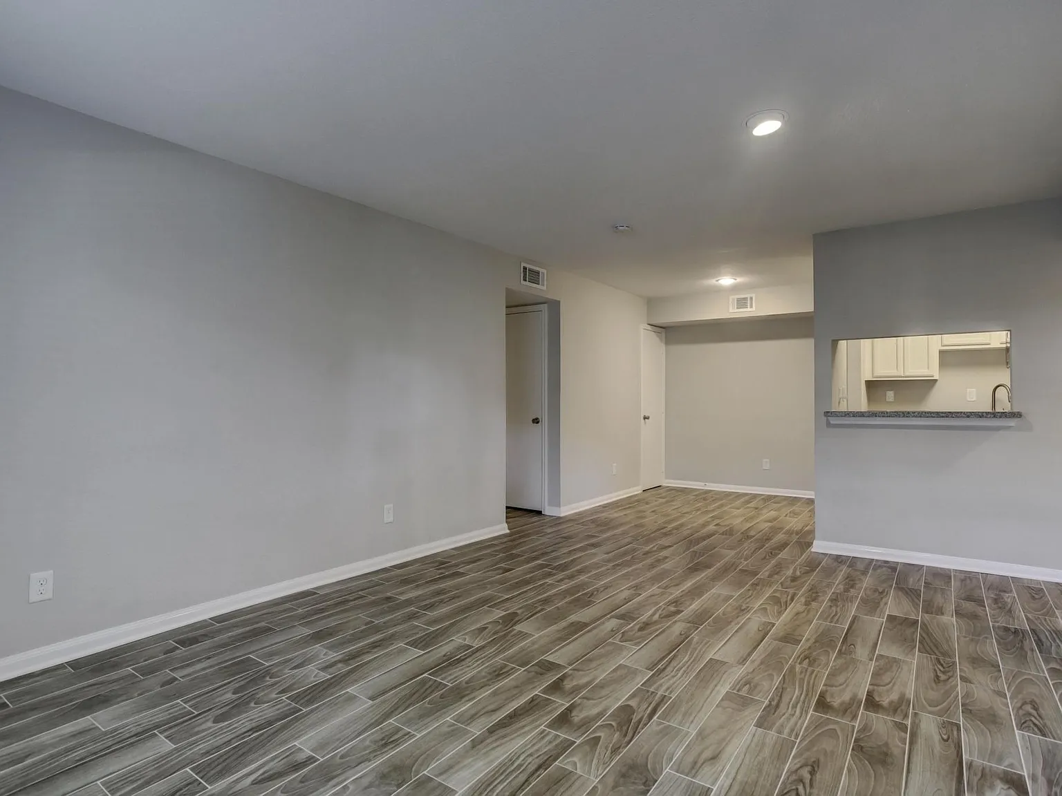 2 bed, 1008 sqft, $1,740 — Photo 2