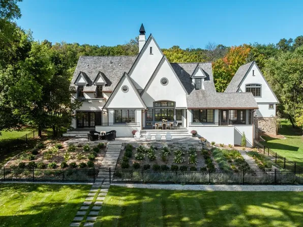 1074 Wildhurst Trl, Mound, MN 55364