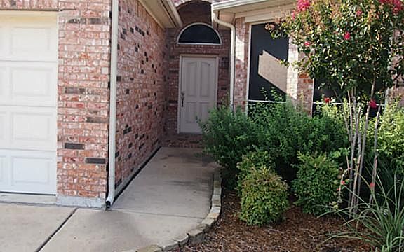 4th image of 3828 Summersville Ln