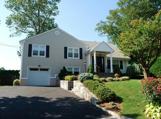 92 Seton Dr, New Rochelle, NY 10804