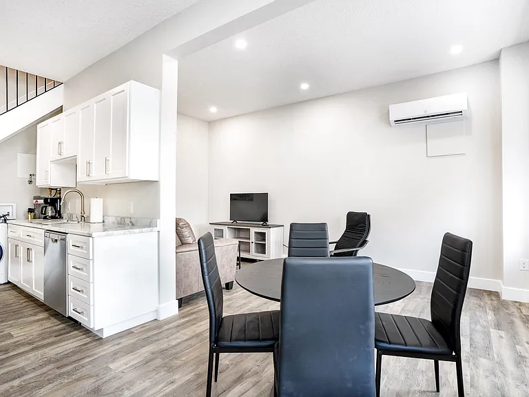 537 Talbot St — Photo 31