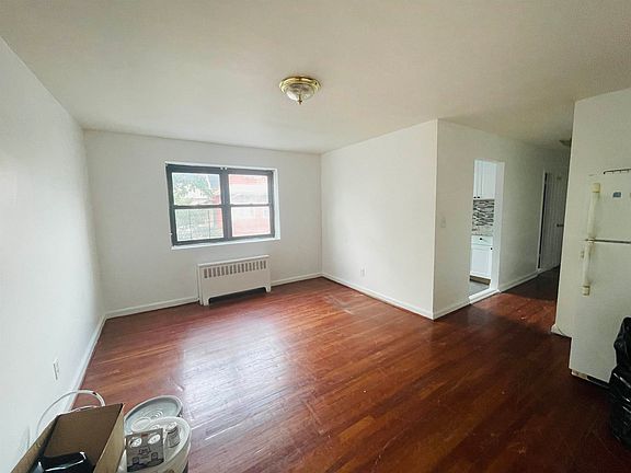 3rd image of 165 Vroom St APT 2D