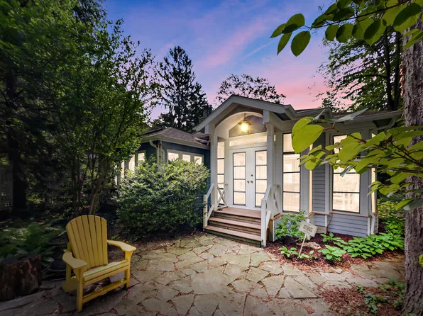 15927 Lake Ave #G, Union Pier, MI 49129