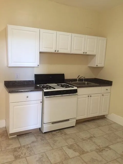 1 bed, 900 sqft, $1,350 — Photo 1