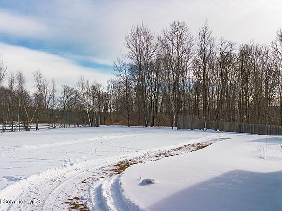 2nd image of 434 Hemlock Rd