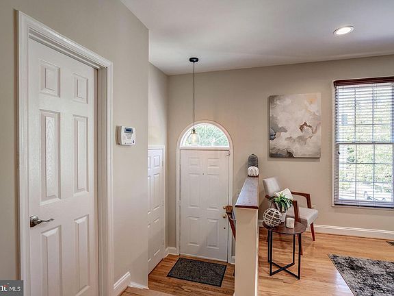 5th image of 3921 Charles Ave