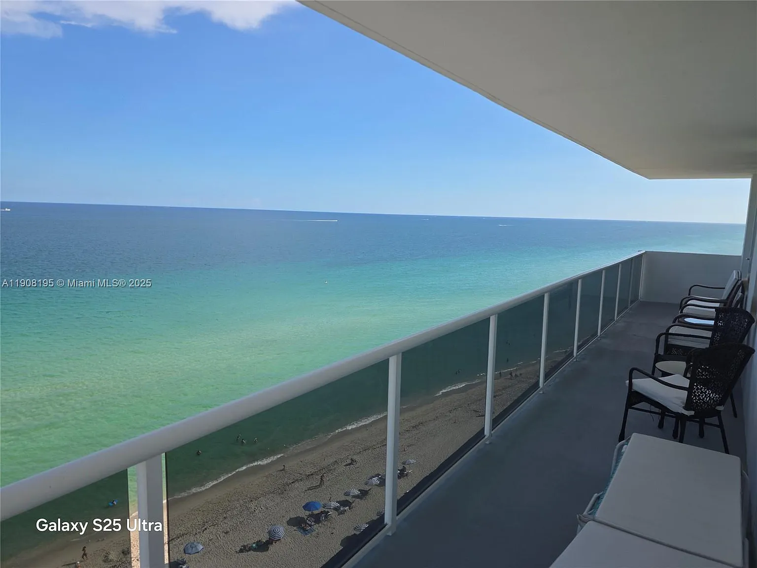 Sea Air Towers Condo — Photo 2