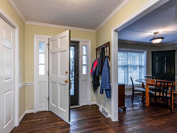 5th image of 2033 Fort Harrods Dr
