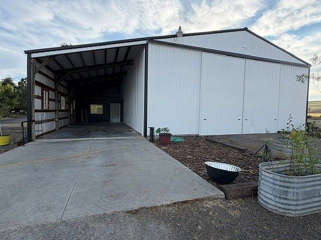 2nd image of 340 Dewitt Rd